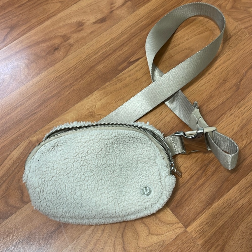 Used Sherpa lululemon belt bag